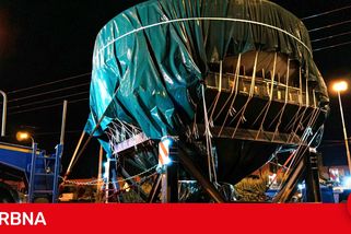 První obří náduvník vážící 15 tun už dorazil do pivovaru. Celkem jich bude osm